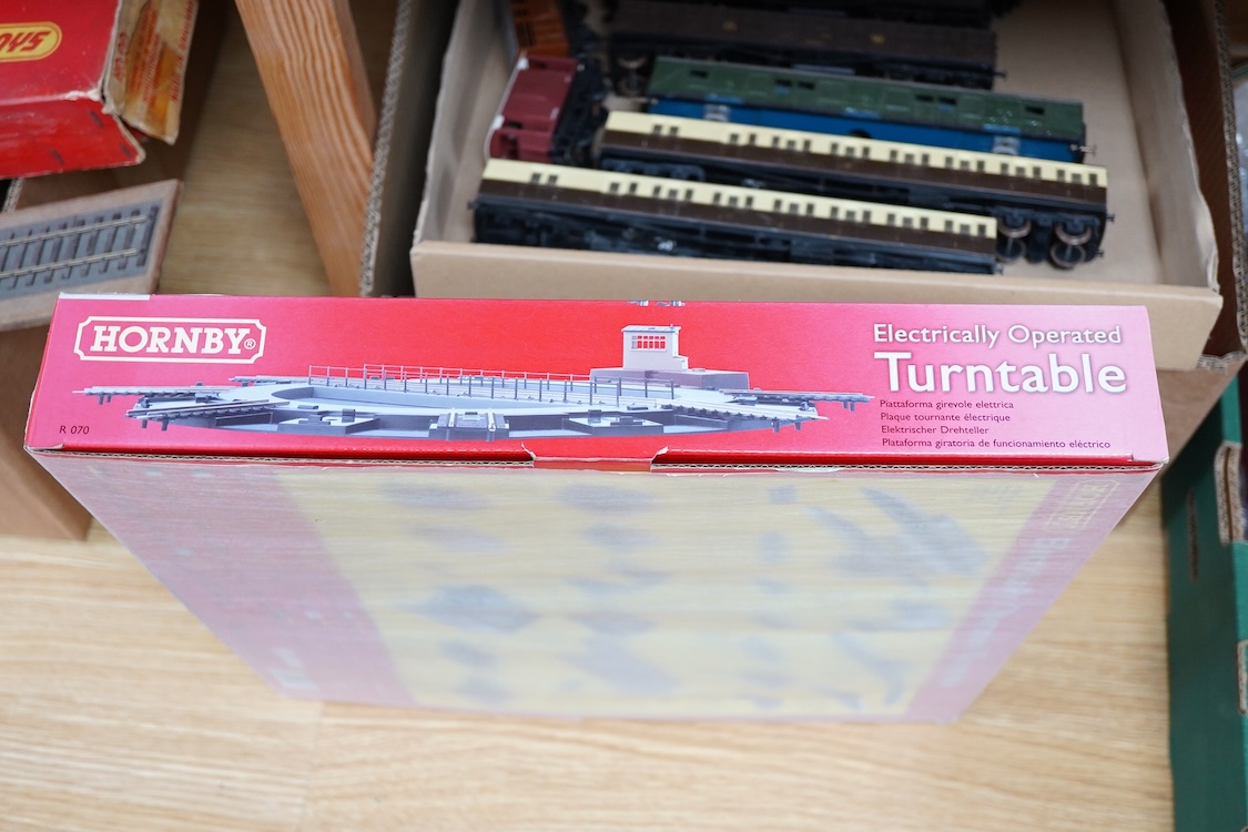 A quantity of 00 gauge model railway by Hornby, Tri-ang, etc. including nineteen locomotives in BR, GWR, LMS, etc. liveries, together with a boxed electrically operated turntable (R070), a terraced house (R8621) and a ga